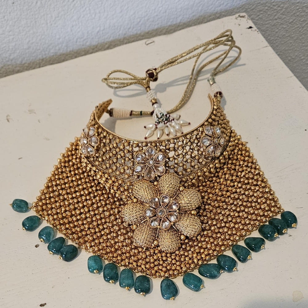 Large Lot, Indian Bollywood Style Gold Tone Bridal Jewelry Necklaces Earrings - Picture 7 of 12